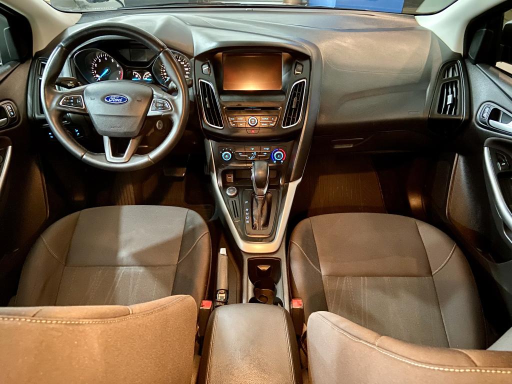 FORD Focus Sedan - Foto