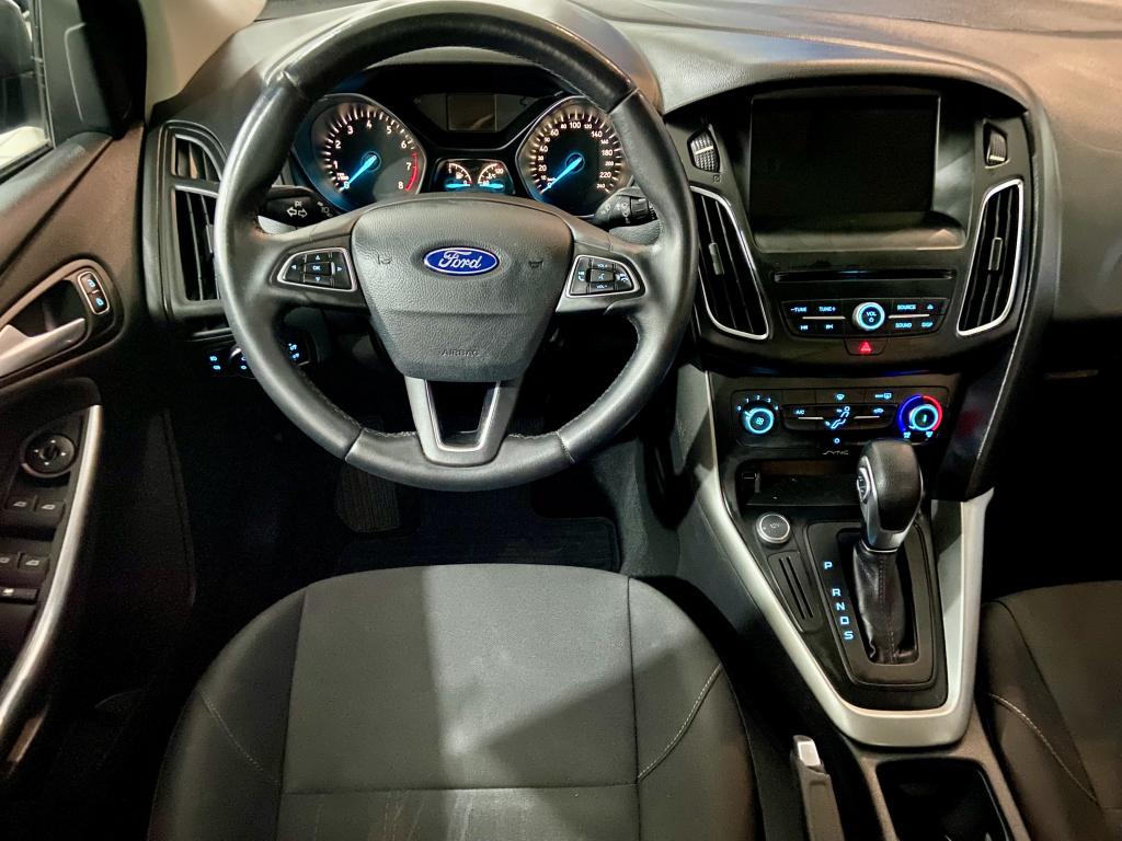 FORD Focus Sedan - Foto