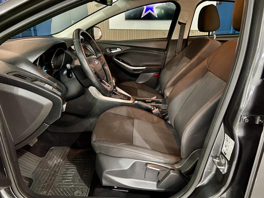 FORD Focus Sedan - Foto