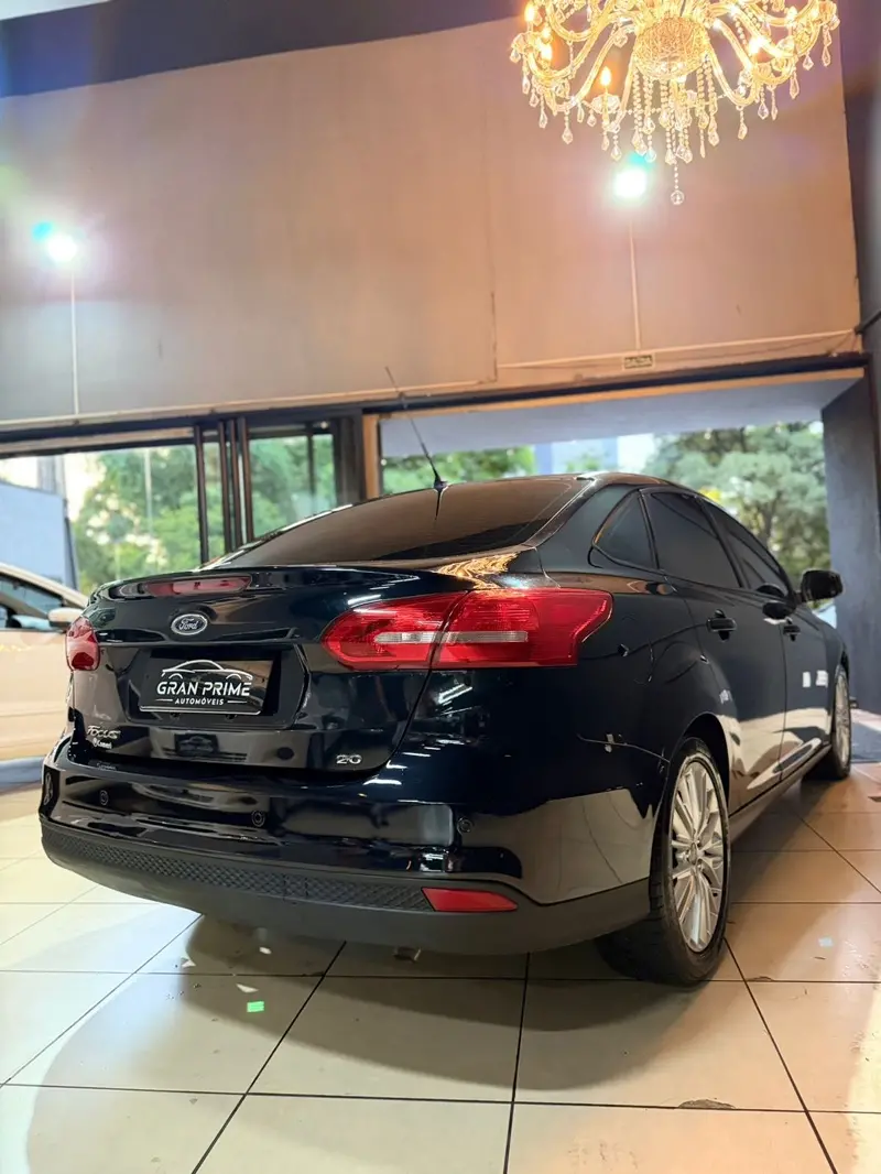 FORD Focus Sedan - Foto