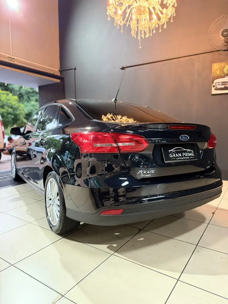 FORD Focus Sedan - Foto