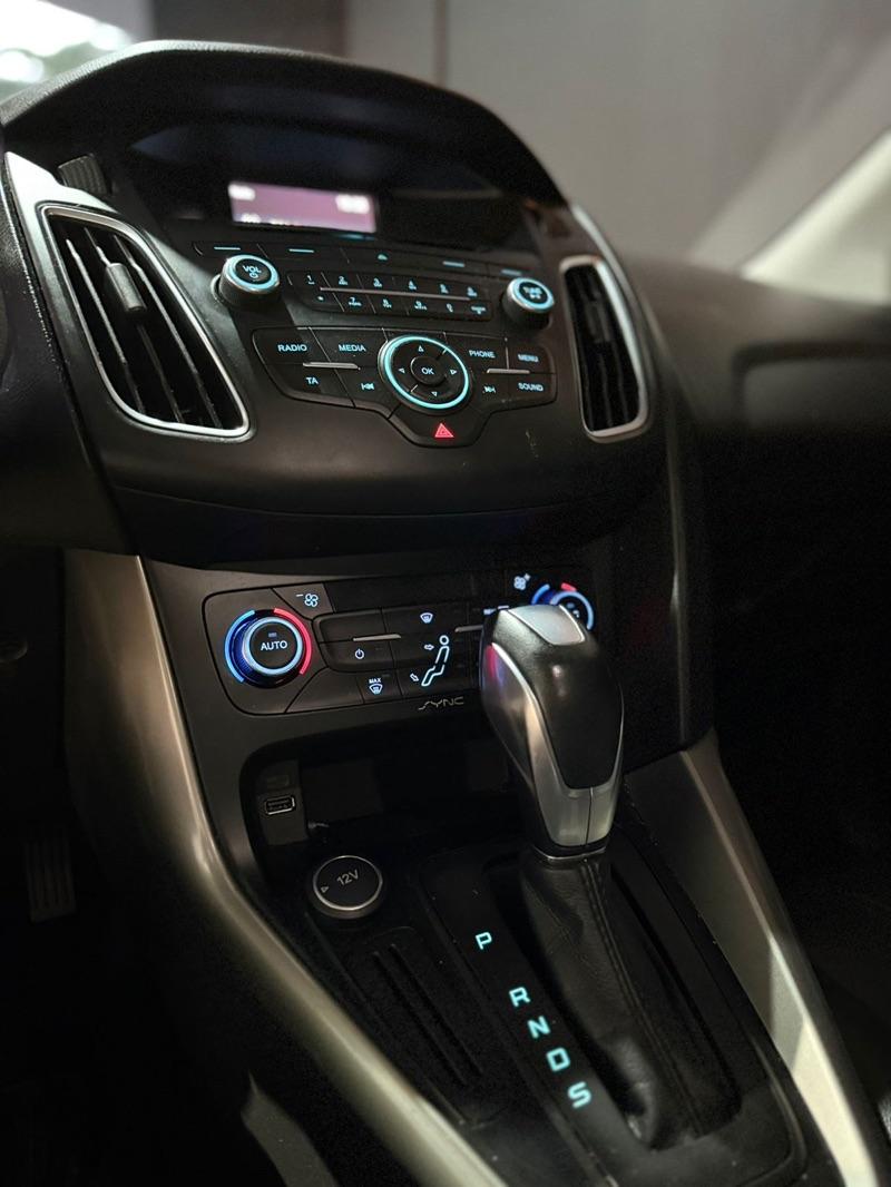 FORD Focus Sedan - Foto