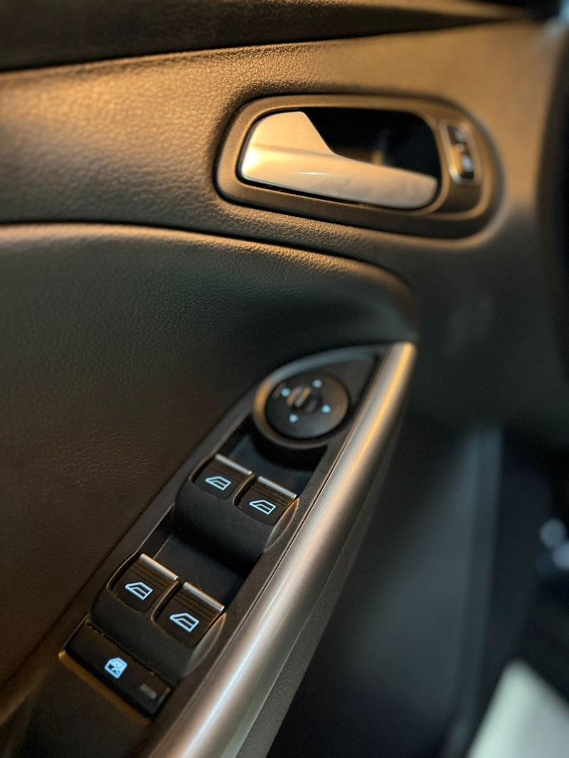 FORD Focus Sedan - Foto