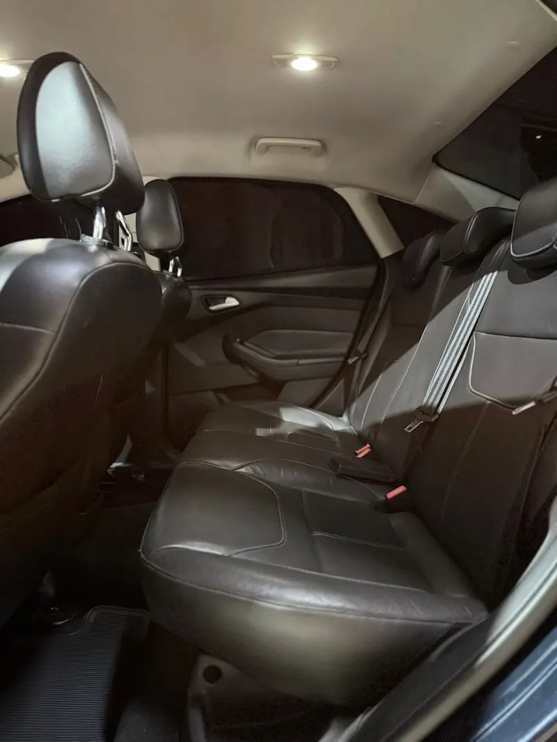 FORD Focus Sedan - Foto