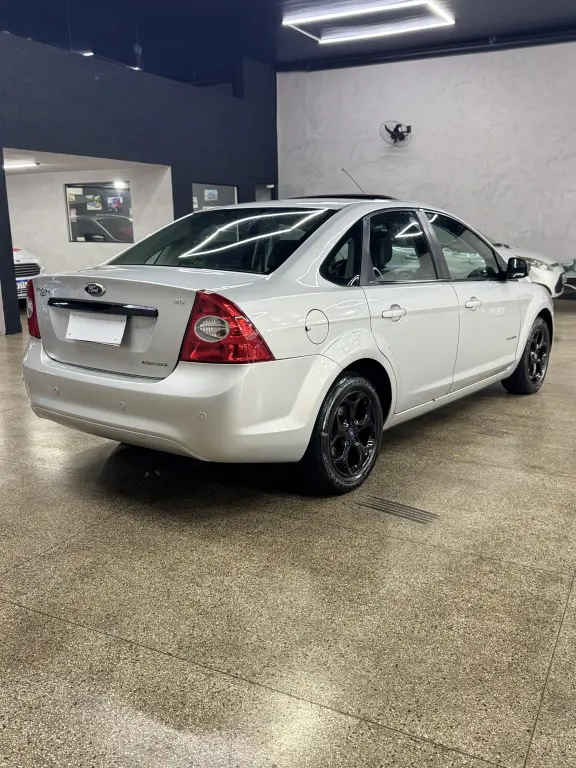 FORD Focus Sedan - Foto