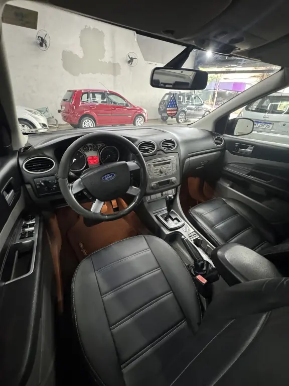 FORD Focus Sedan - Foto