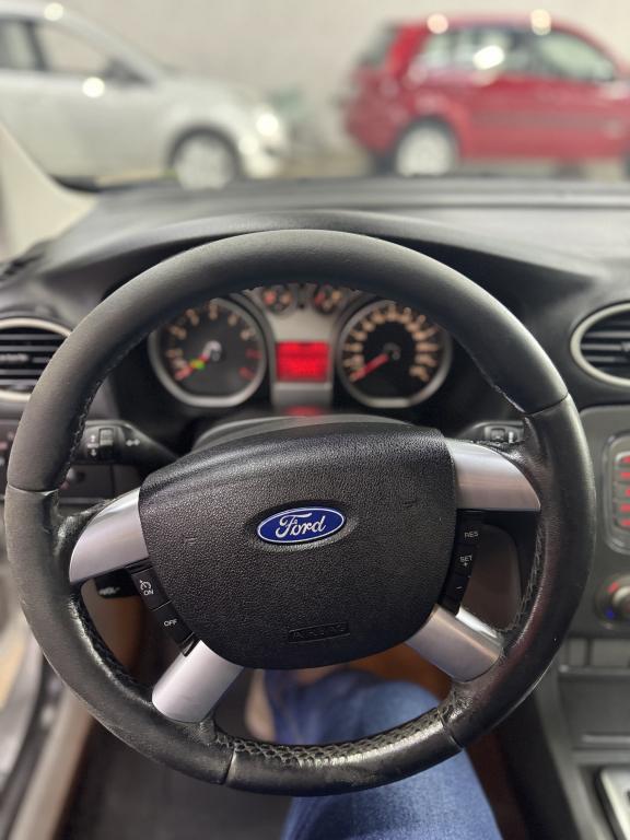 FORD Focus Sedan - Foto