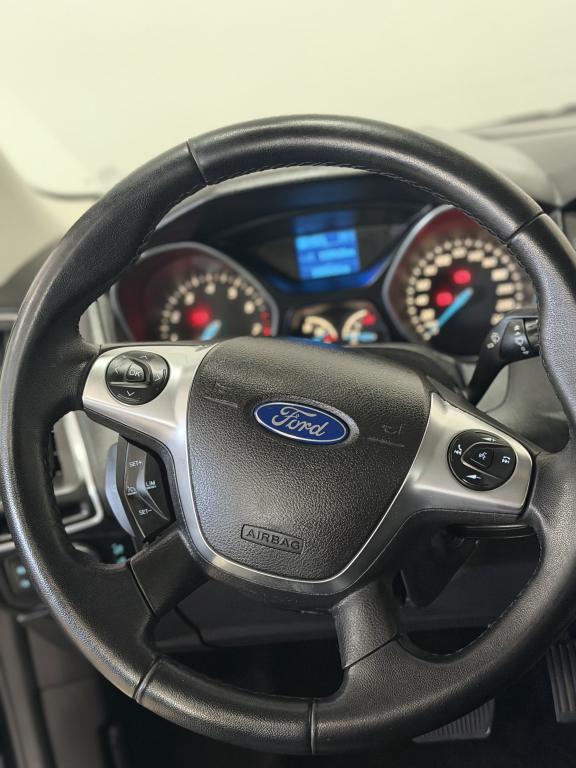 FORD Focus Sedan - Foto