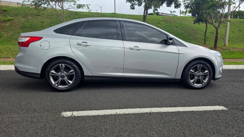 FORD Focus Sedan - Foto