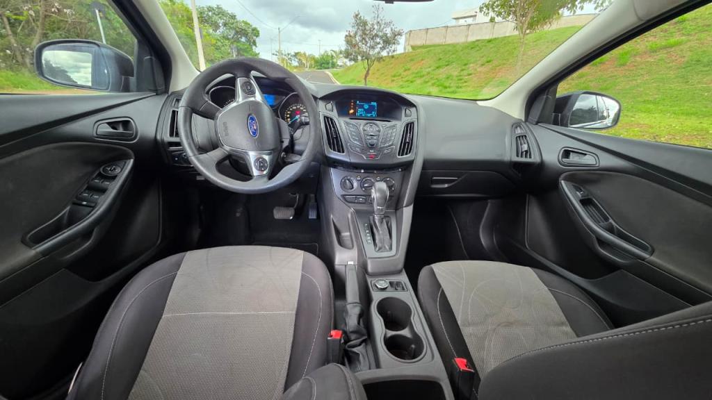 FORD Focus Sedan - Foto