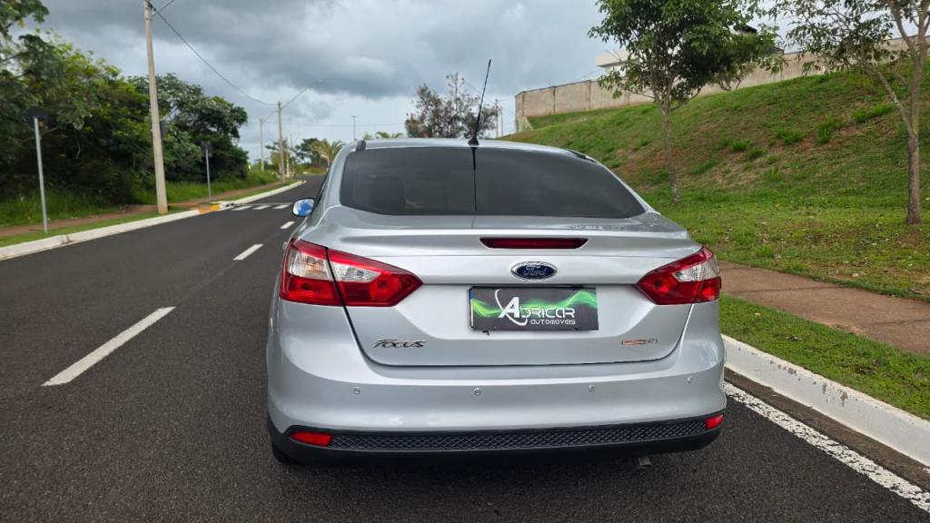 FORD Focus Sedan - Foto