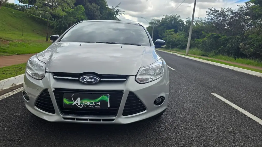 FORD Focus Sedan - Foto