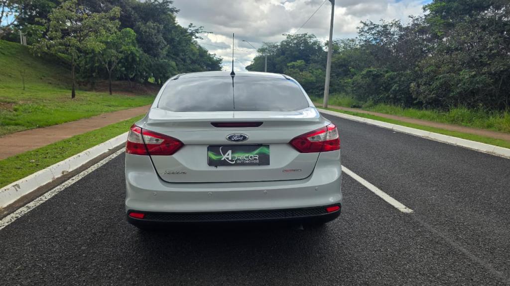 FORD Focus Sedan - Foto