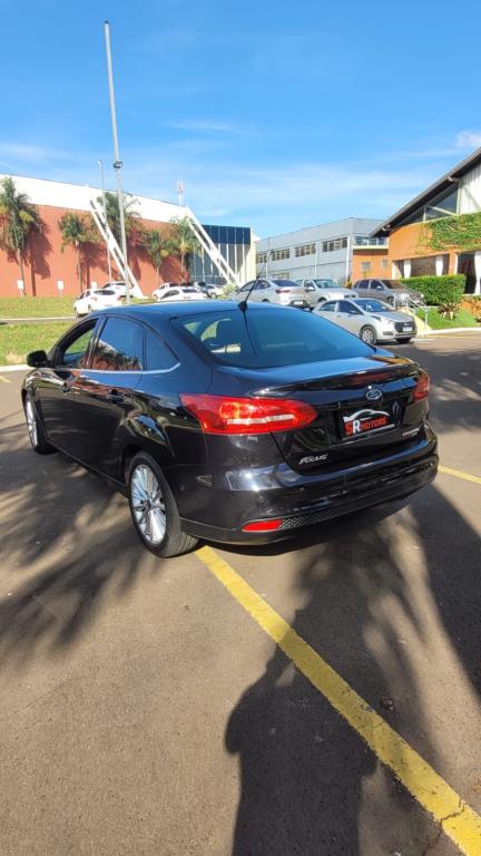 FORD Focus Sedan - Foto