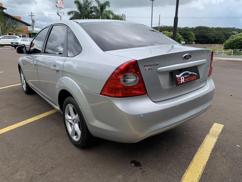 FORD Focus Sedan - Foto