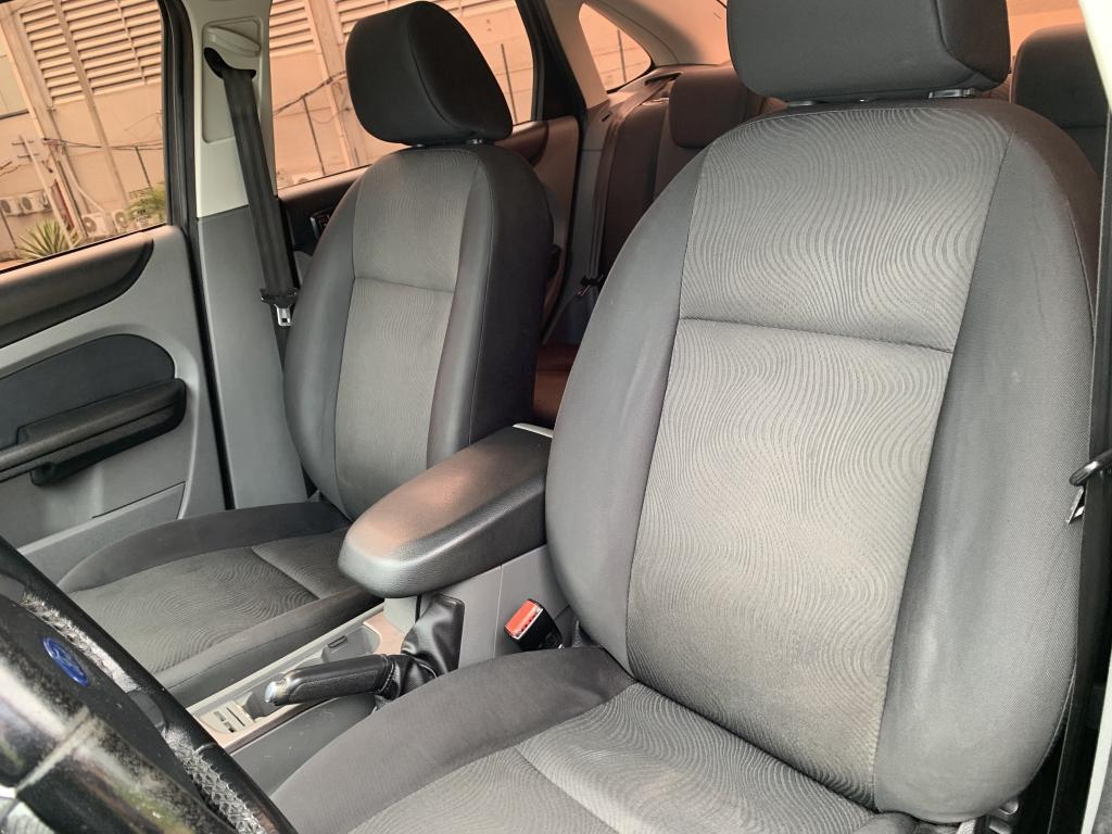 FORD Focus Sedan - Foto