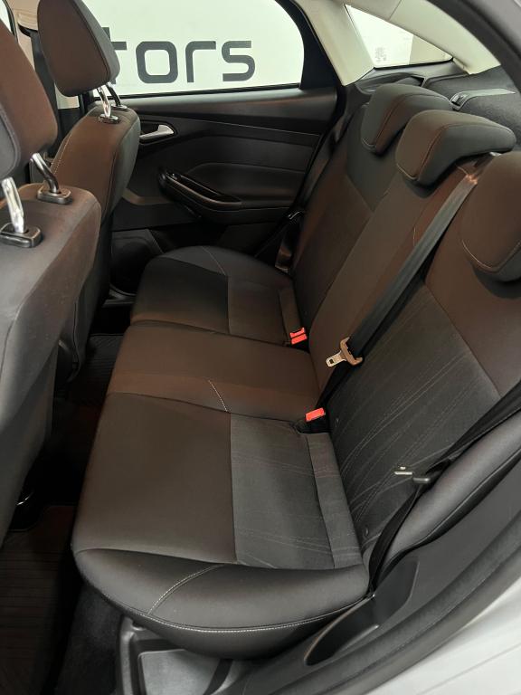FORD Focus Sedan - Foto
