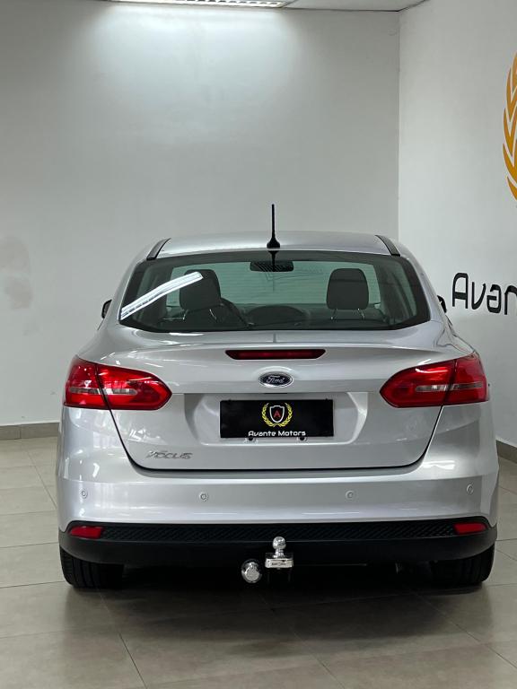 FORD Focus Sedan - Foto