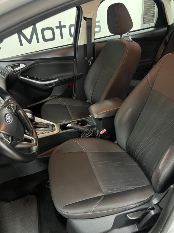 FORD Focus Sedan - Foto