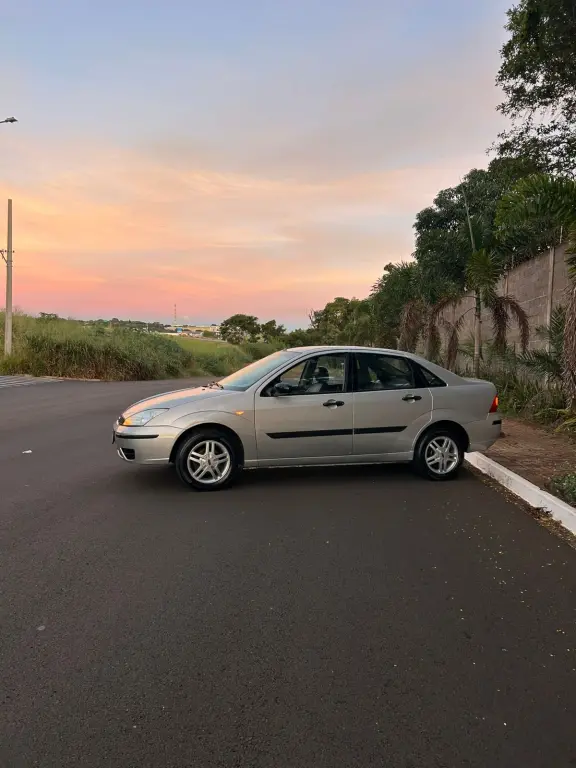 FORD Focus Sedan - Foto