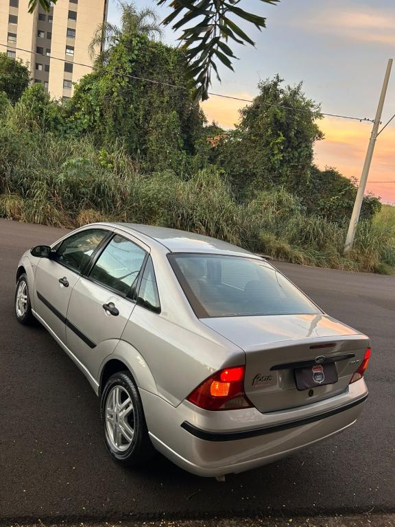 FORD Focus Sedan - Foto