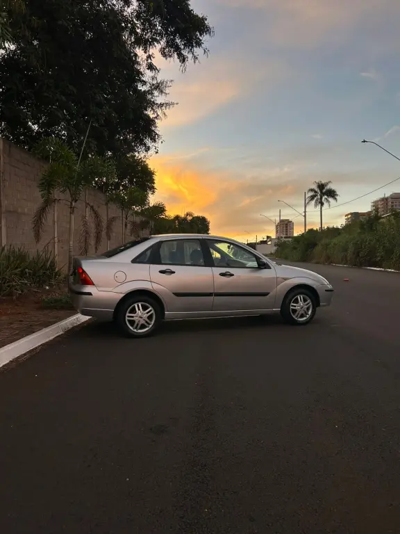 FORD Focus Sedan - Foto