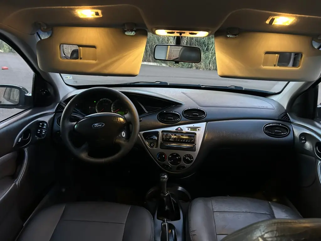 FORD Focus Sedan - Foto