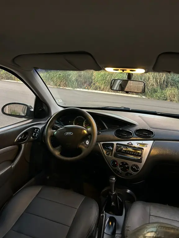 FORD Focus Sedan - Foto