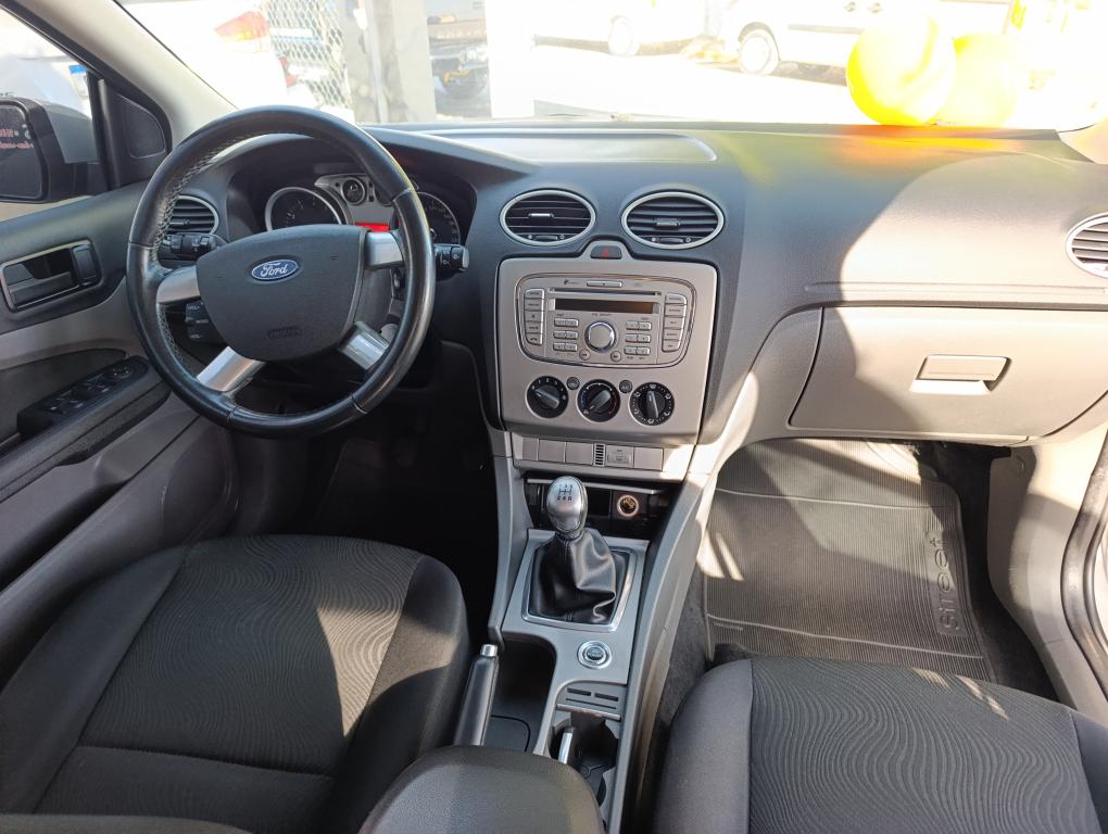 FORD Focus Sedan - Foto
