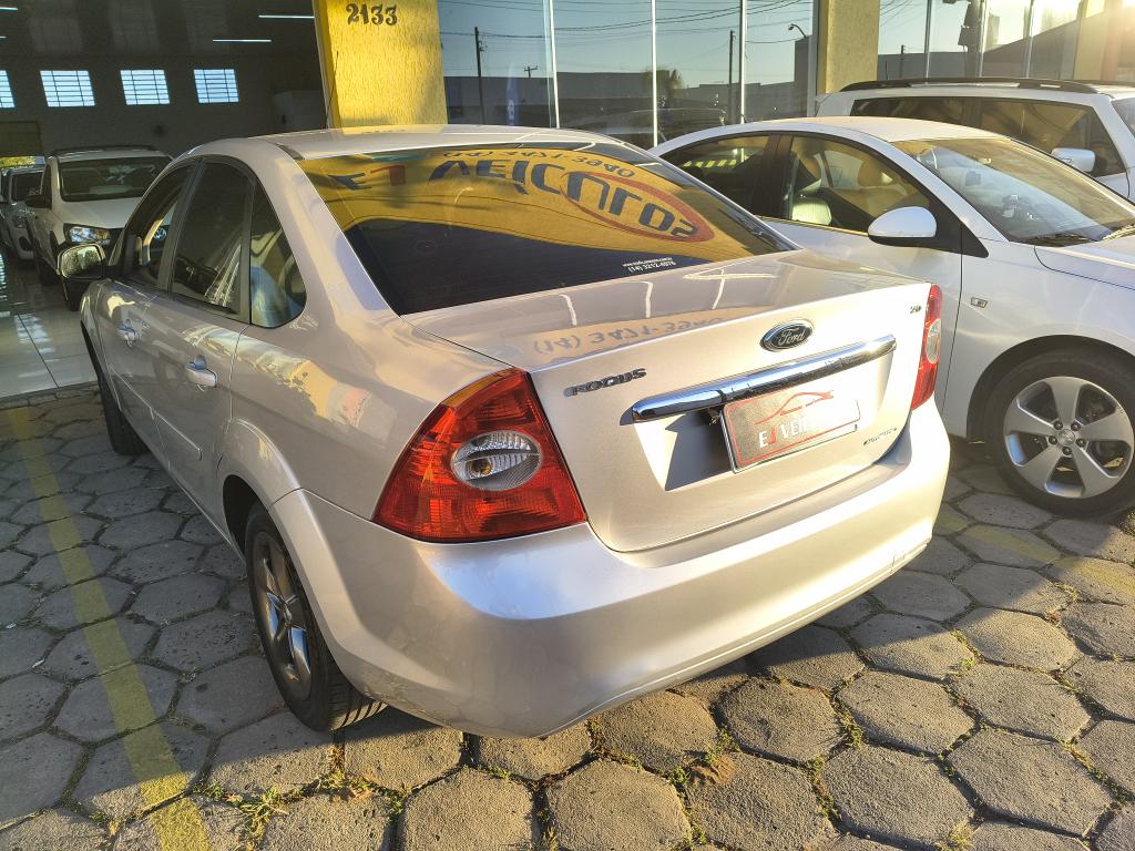 FORD Focus Sedan - Foto