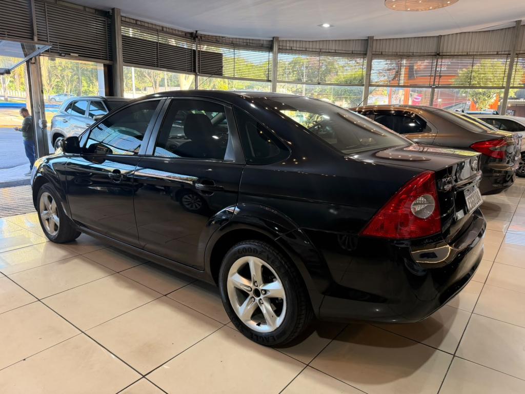 FORD Focus Sedan - Foto