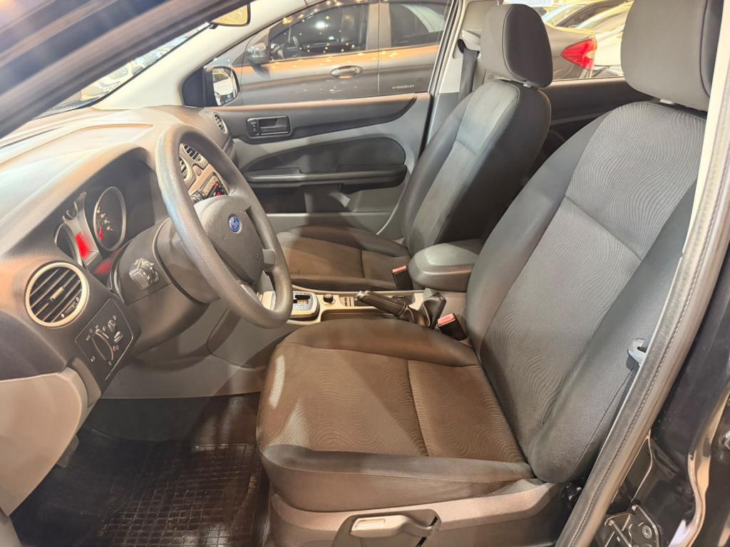 FORD Focus Sedan - Foto