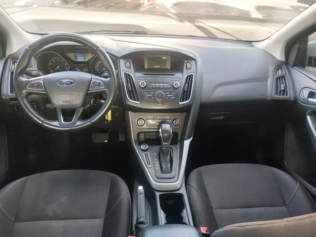 FORD Focus Sedan - Foto