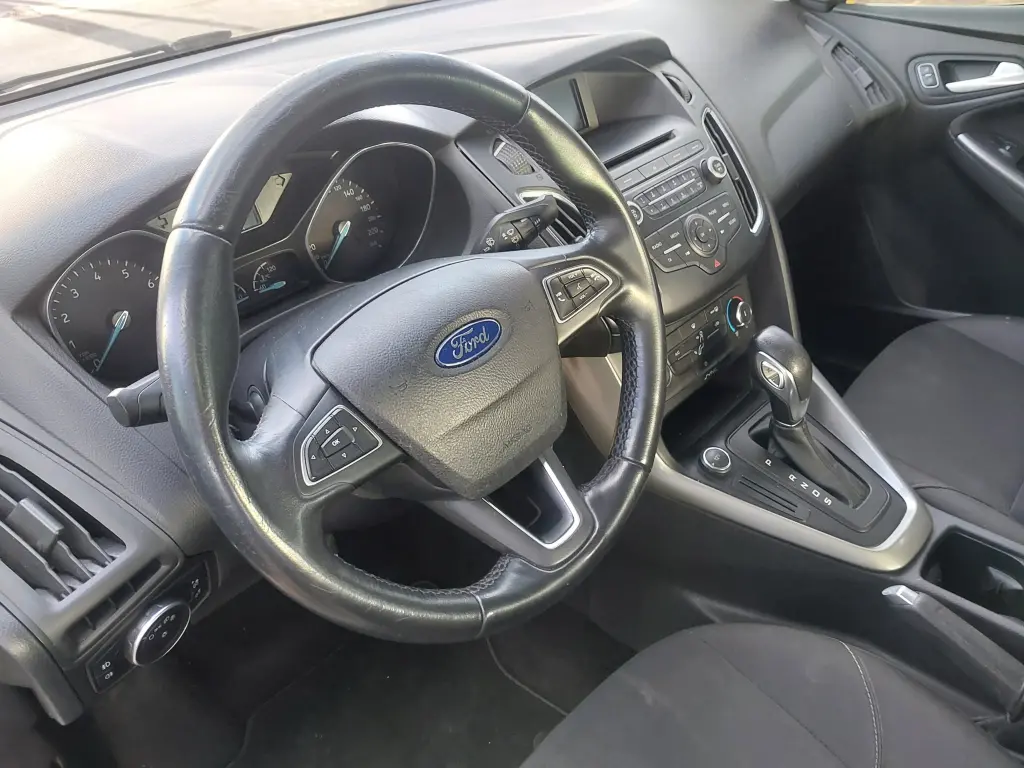 FORD Focus Sedan - Foto