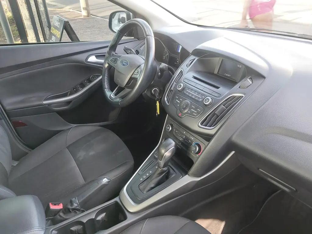 FORD Focus Sedan - Foto