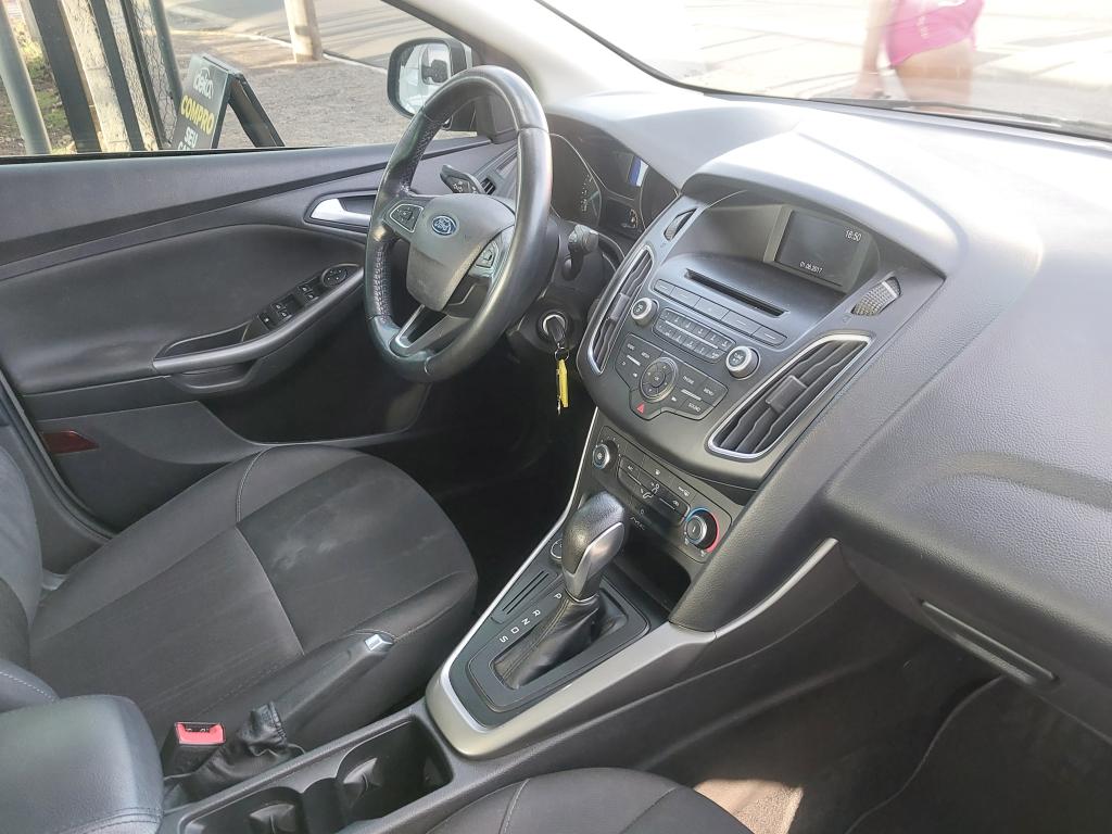 FORD Focus Sedan - Foto