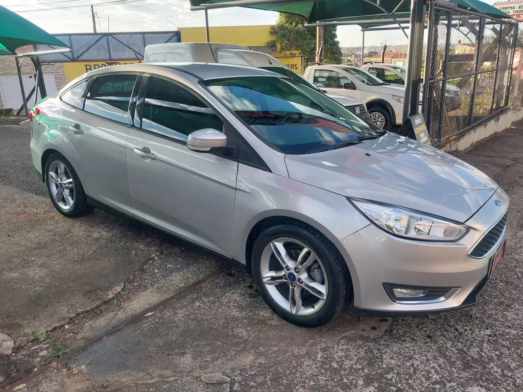 FORD Focus Sedan - Foto