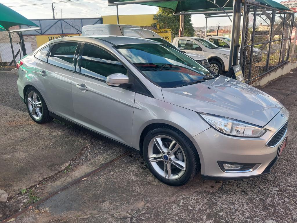 FORD Focus Sedan - Foto