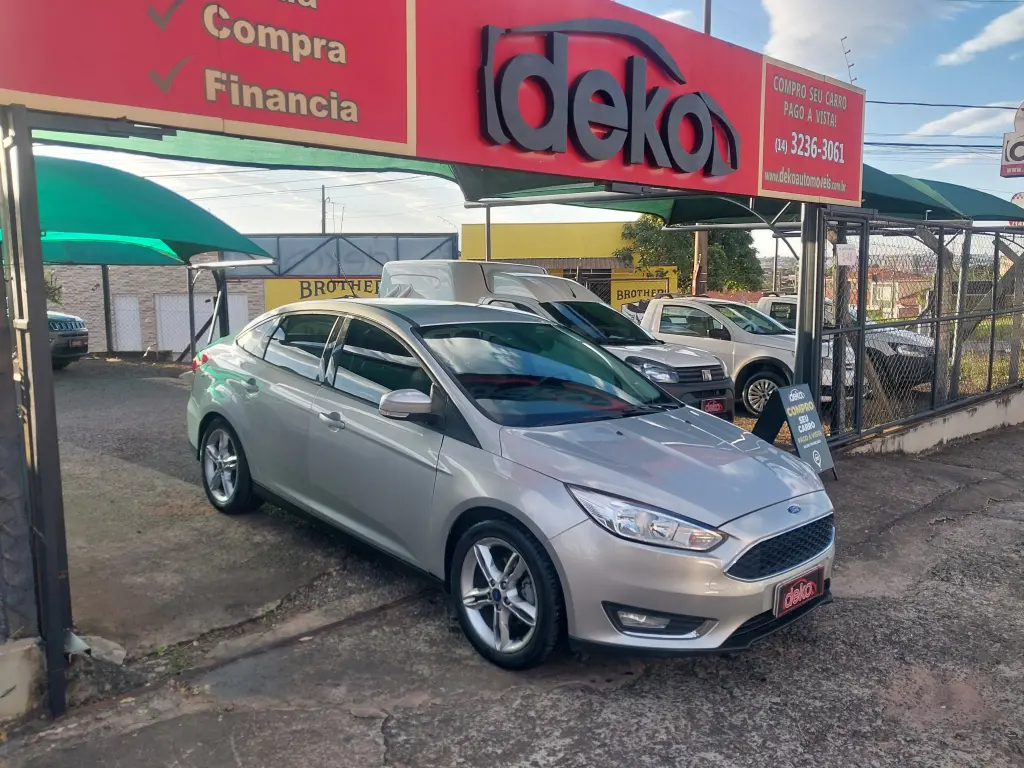 FORD Focus Sedan - Foto