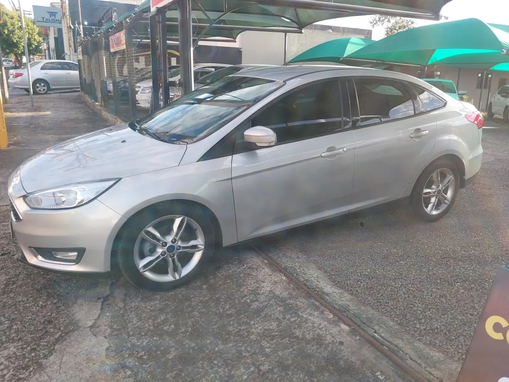 FORD Focus Sedan - Foto