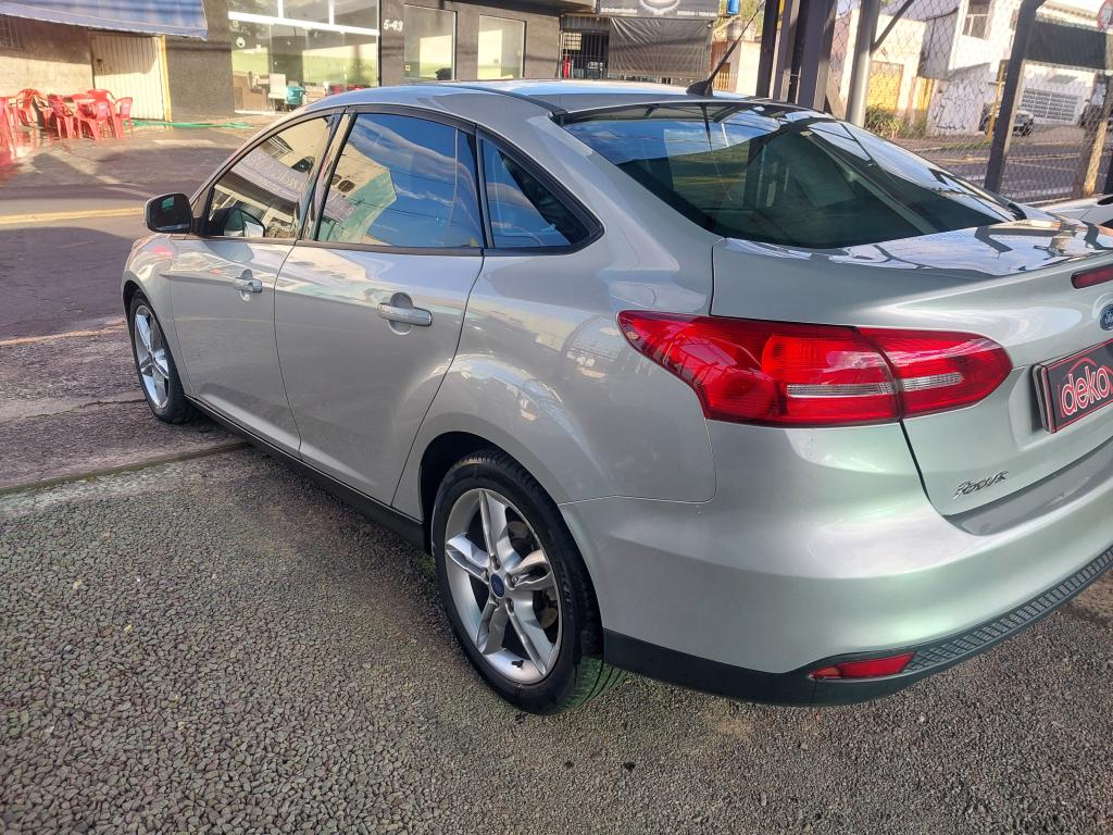 FORD Focus Sedan - Foto