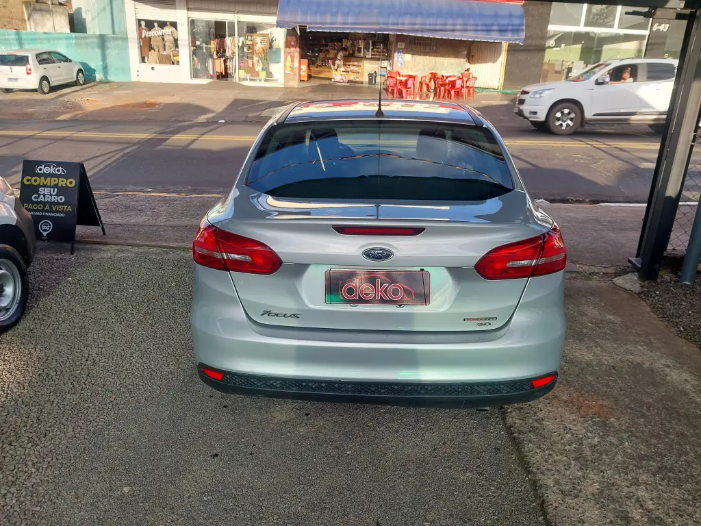 FORD Focus Sedan - Foto