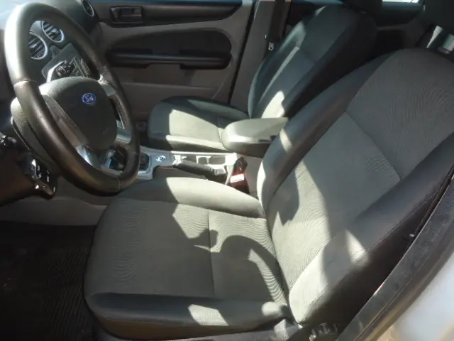 FORD Focus Sedan - Foto