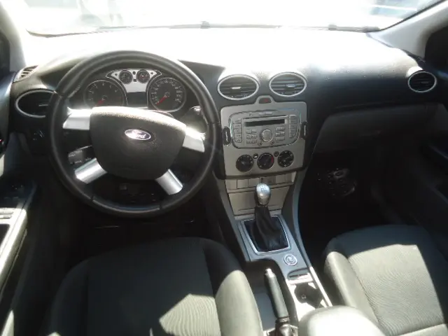 FORD Focus Sedan - Foto