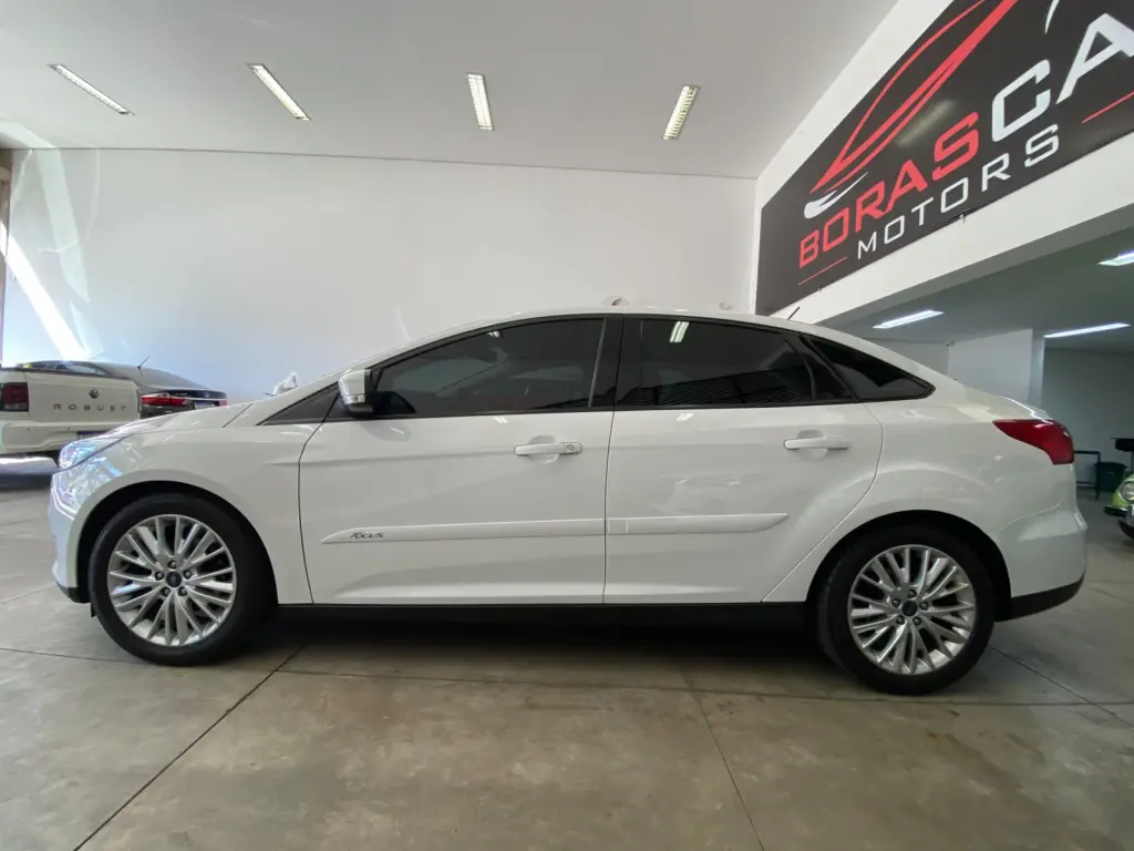 FORD Focus Sedan - Foto