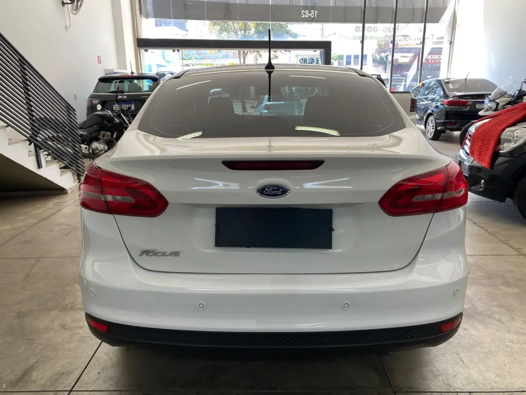 FORD Focus Sedan - Foto