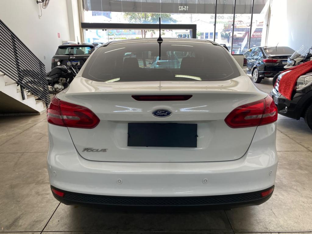 FORD Focus Sedan - Foto