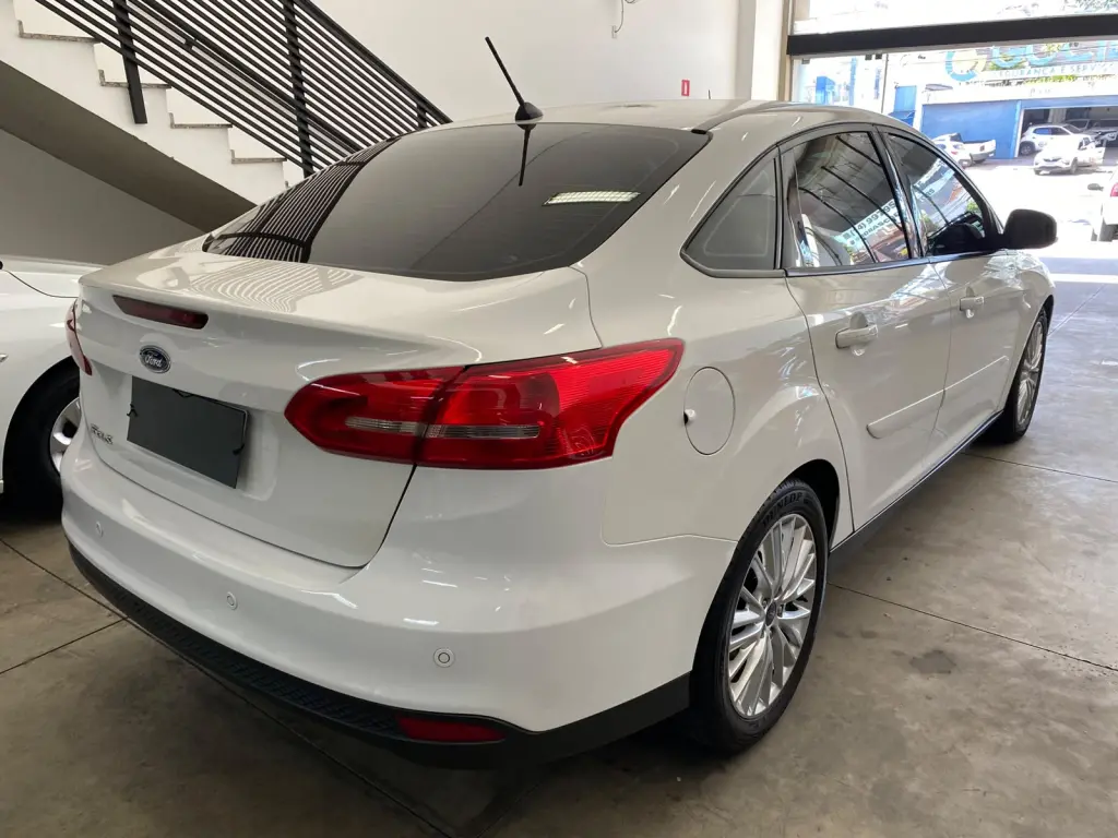FORD Focus Sedan - Foto