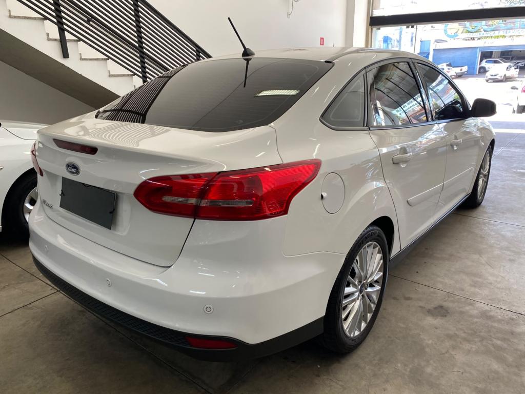 FORD Focus Sedan - Foto