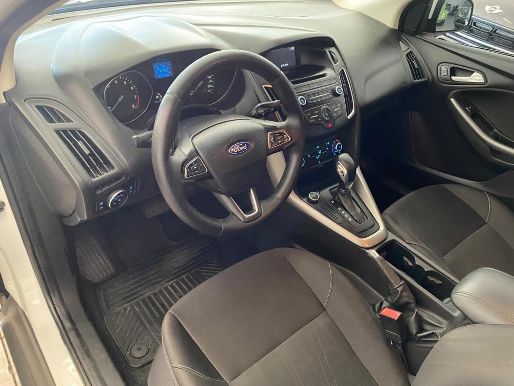 FORD Focus Sedan - Foto